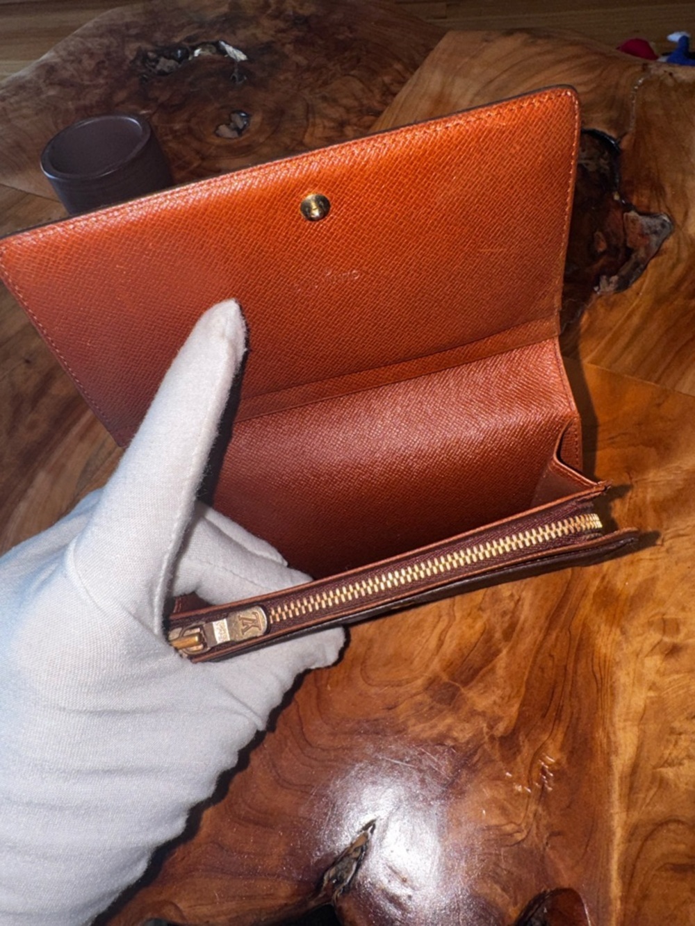 - Louis Vuitton Monogram Porte
Monnaie Billets Tresor Bifold
Wallet vintage - Picture 8 of 15